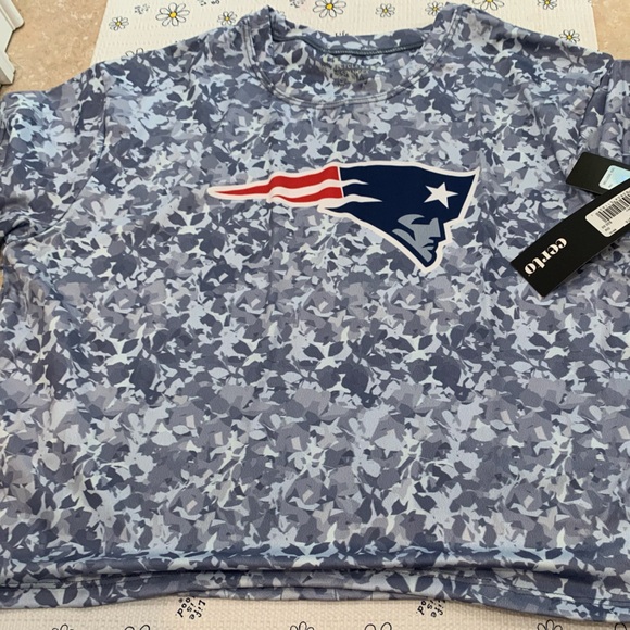 Women's New England Patriots Certo Navy Cropped Turnout T-Shirt - Picture 3 of 4